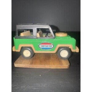 1977 Tootsietoy Green 5” Land Rover w/Trailer Hitch, Die Cast Metal & Plastic